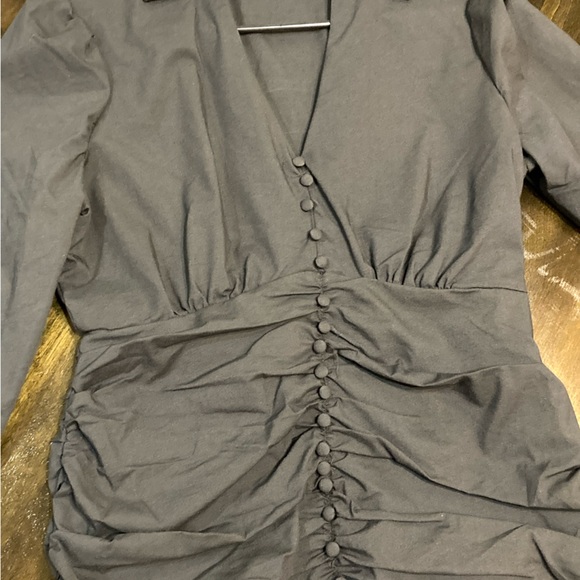 🖤 Flattering Button Down - Picture 3 of 5